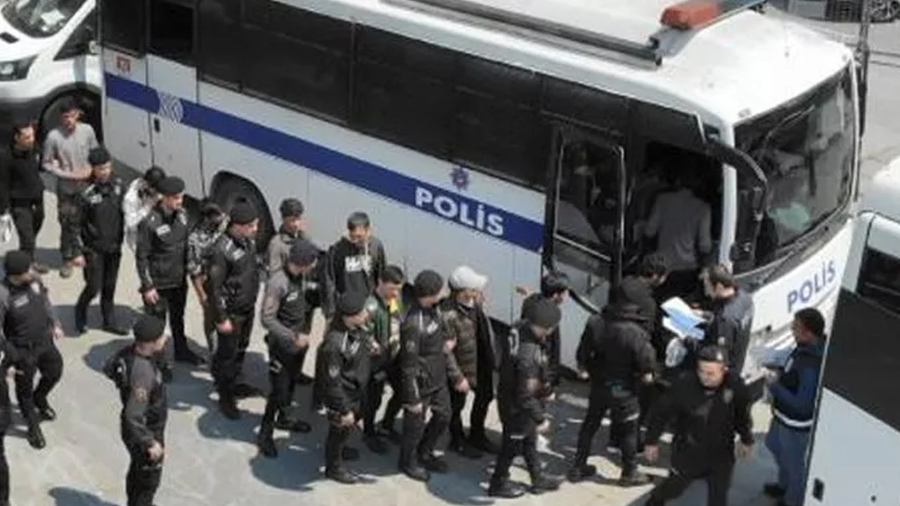 İstanbul'da kaçak göçmen operasyonu: 250 kaçak göçmen yakalandı