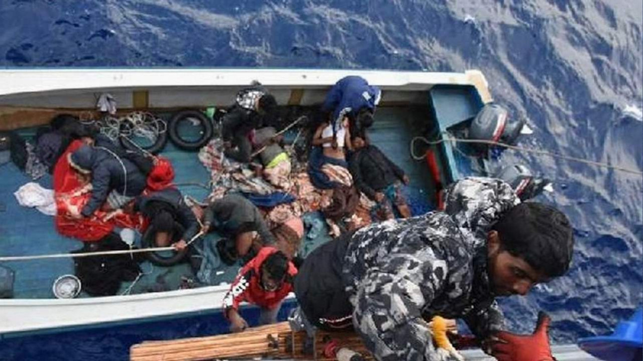Ege'de 17 düzensiz göçmen daha kurtarıldı
