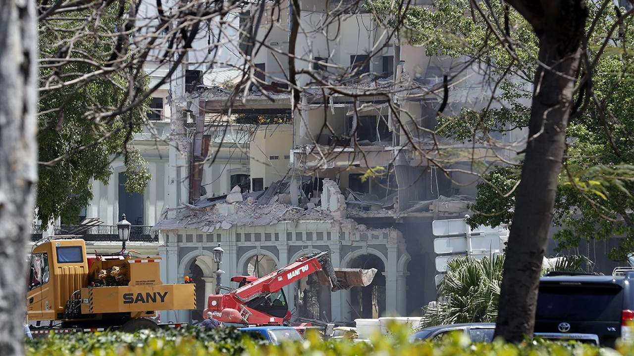 Tarihi otelde patlama: 22 ölü var!