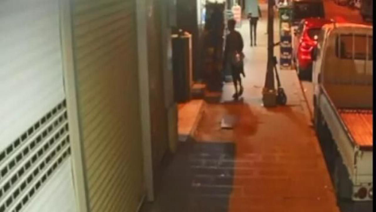 İstanbul'da kadın adım adım taciz, ve bıçaklı saldırı kamerada - Resim: 3