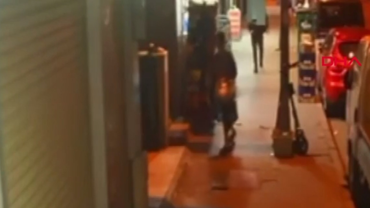 İstanbul'da kadın adım adım taciz, ve bıçaklı saldırı kamerada