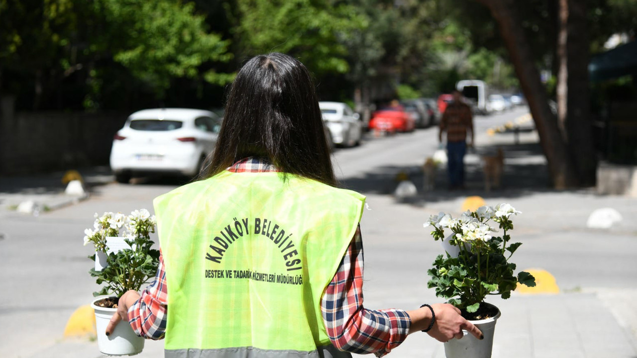Kadıköy Belediye Başkanı Odabaşı'ndan annelere özel sardunya