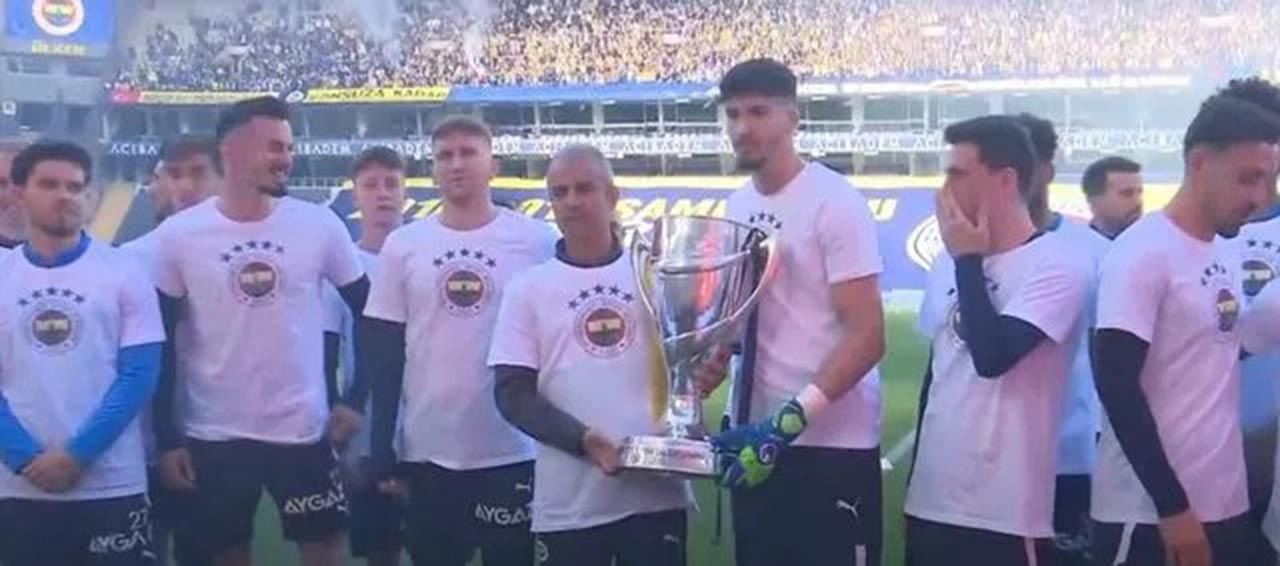 Fenerbahçe - Trabzonspor gerilimi tırmanıyor: Olay pankart ve kupa göndermesi - Resim: 4