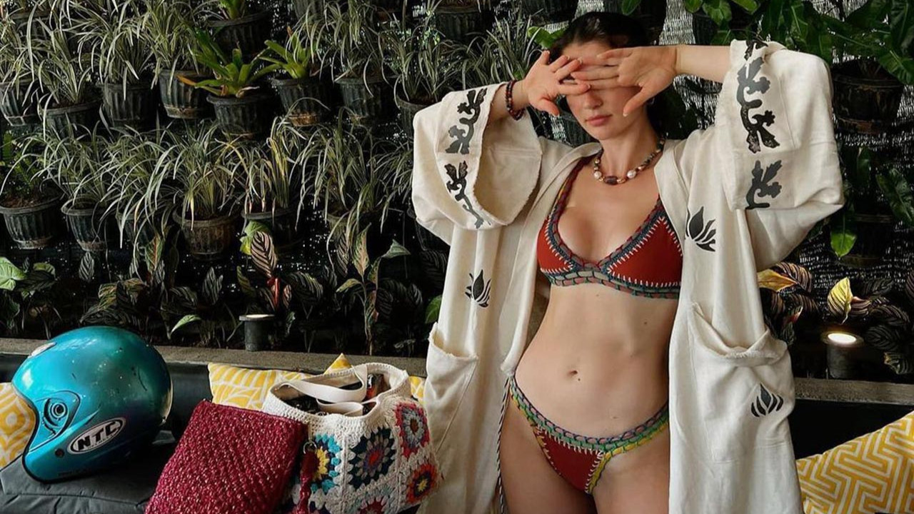 Burcu Özberk bikini sezonunu açtı, beğeni rekoru geldi
