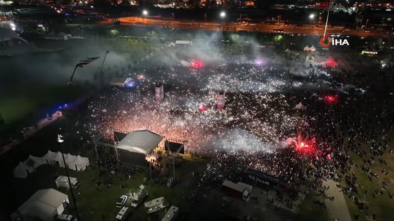 Trabzonspor'dan İstanbul'da gövde gösterisi! Yenikapı'da tarihi kutlama - Resim: 4