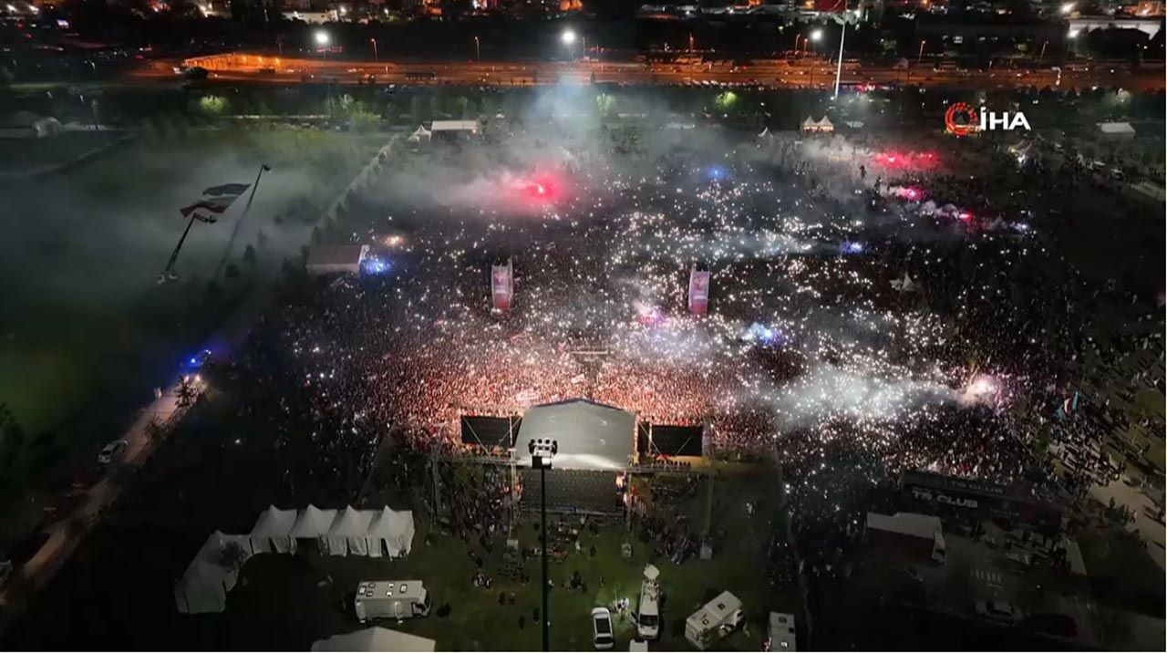 Trabzonspor'dan İstanbul'da gövde gösterisi! Yenikapı'da tarihi kutlama - Resim: 3