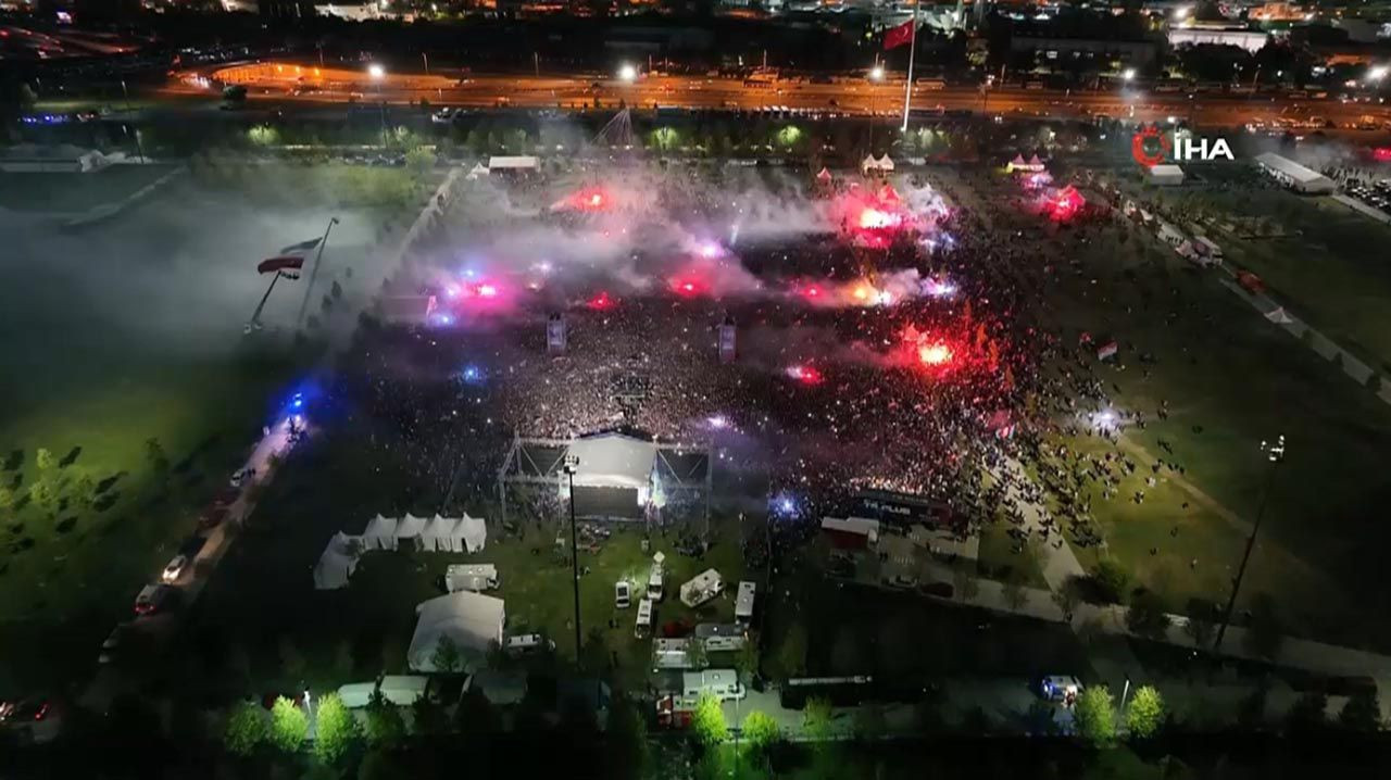 Trabzonspor'dan İstanbul'da gövde gösterisi! Yenikapı'da tarihi kutlama - Resim: 2