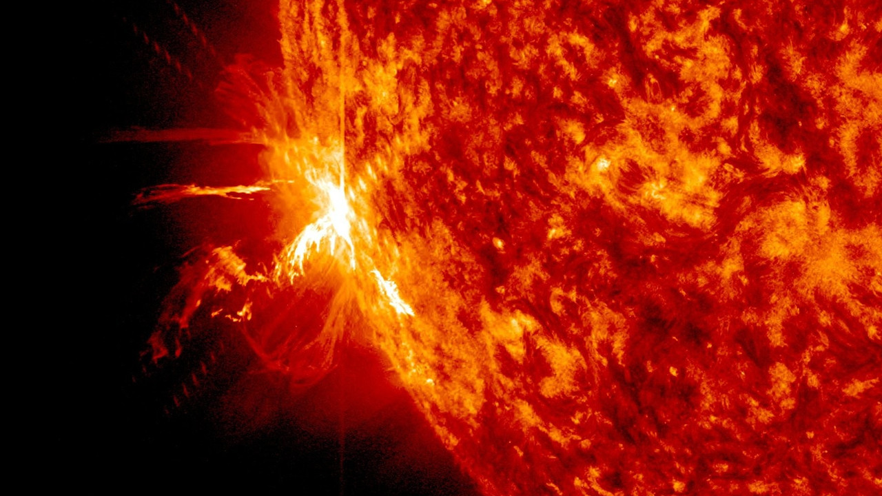 163 yıl sonra kabus geri döndü! Bilim insanlarından Güneş patlaması uyarısı