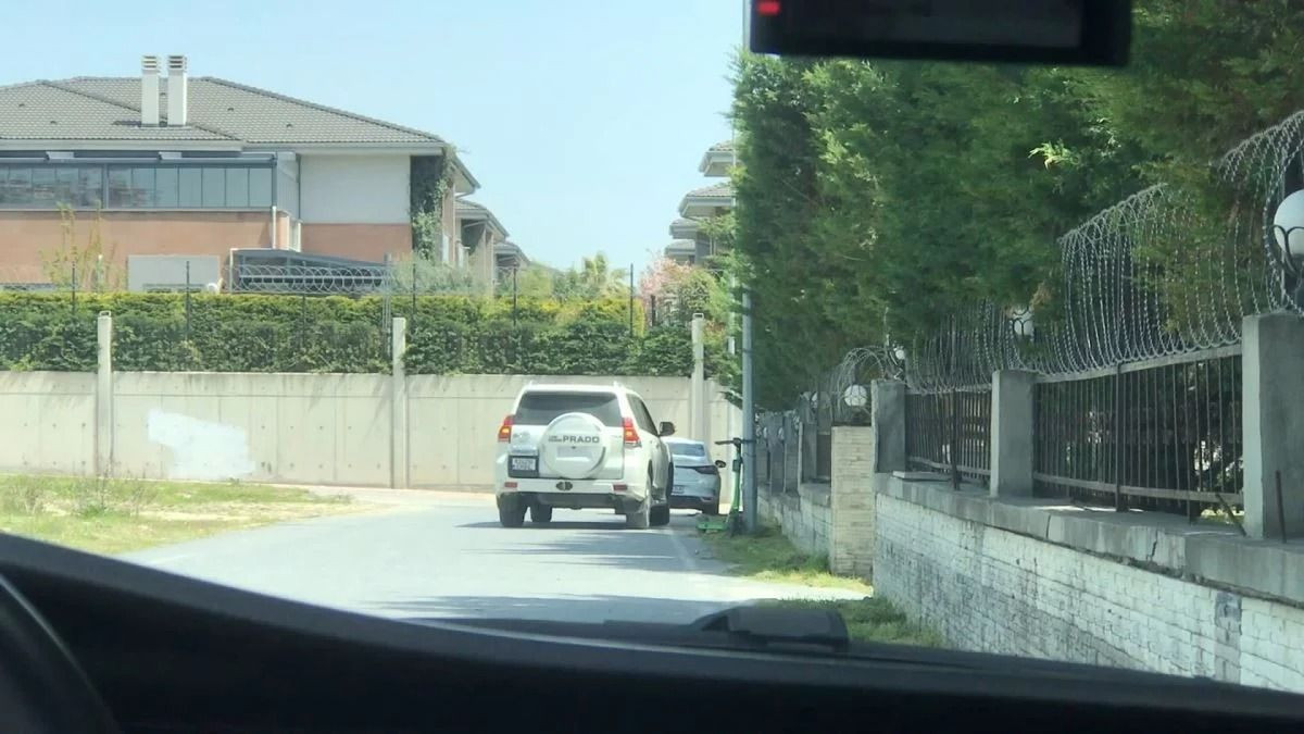 Sopalı şifacı geri döndü! Bu sefer otomobilin içinde ''tedavi'' ediyor - Resim: 3