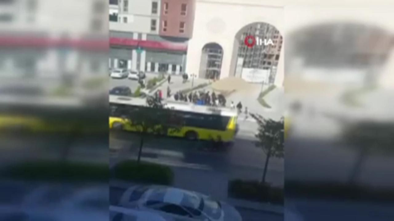 Yine Esenyurt, yine olay! Bu sefer liseliler ortalığı savaş alanına çevirdi - Resim: 4