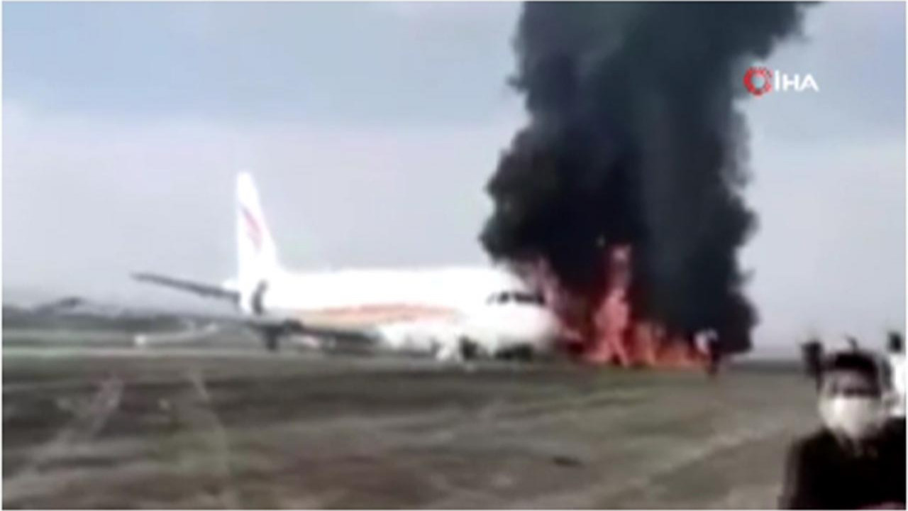 Yolcular dehşeti yaşadı! Yolcu uçağı pistte alevler içinde kaldı