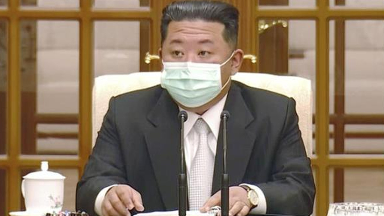 Kuzey Kore'de kabus yeni başladı! Kim Jong Un maske taktı