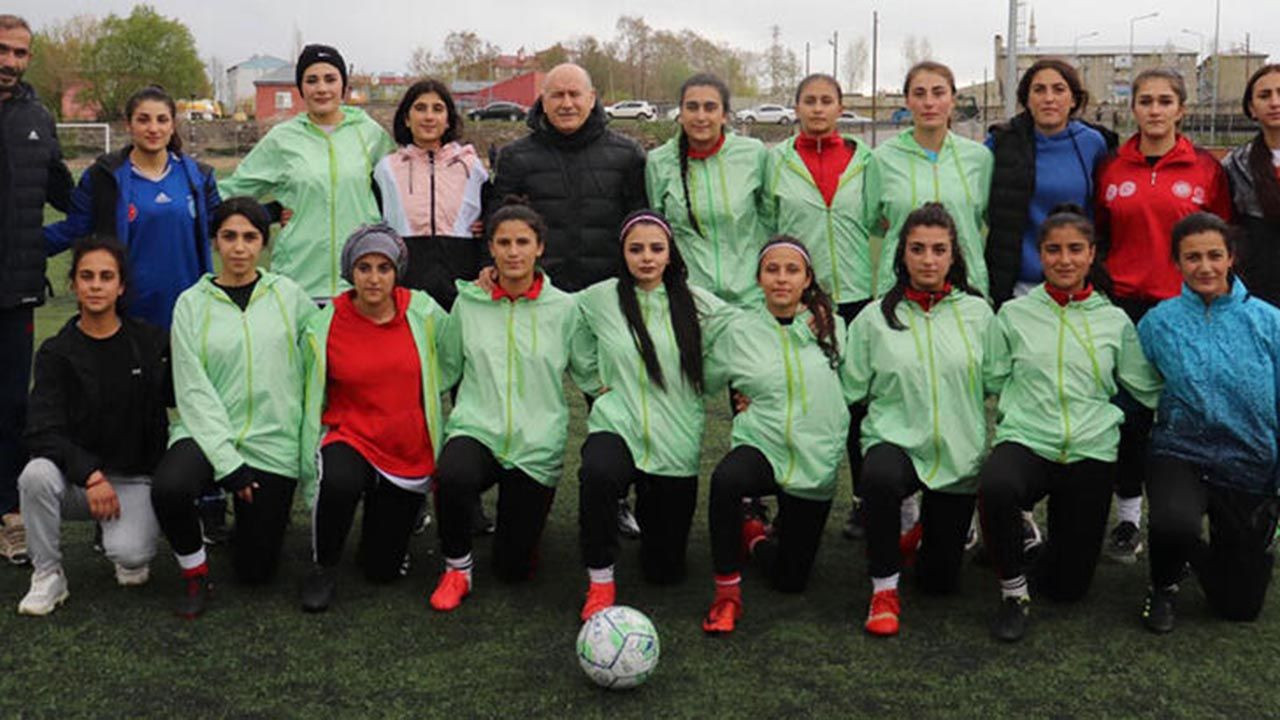 Gelinlik yerine forma giyip namağlup şampiyon oldular - Resim: 2