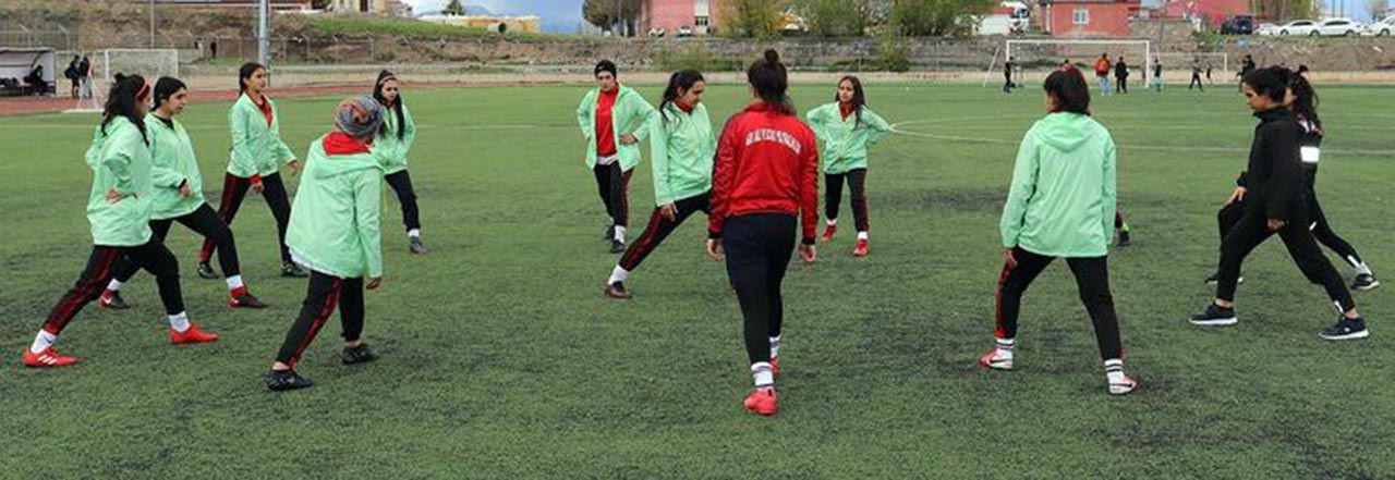 Gelinlik yerine forma giyip namağlup şampiyon oldular - Resim: 4