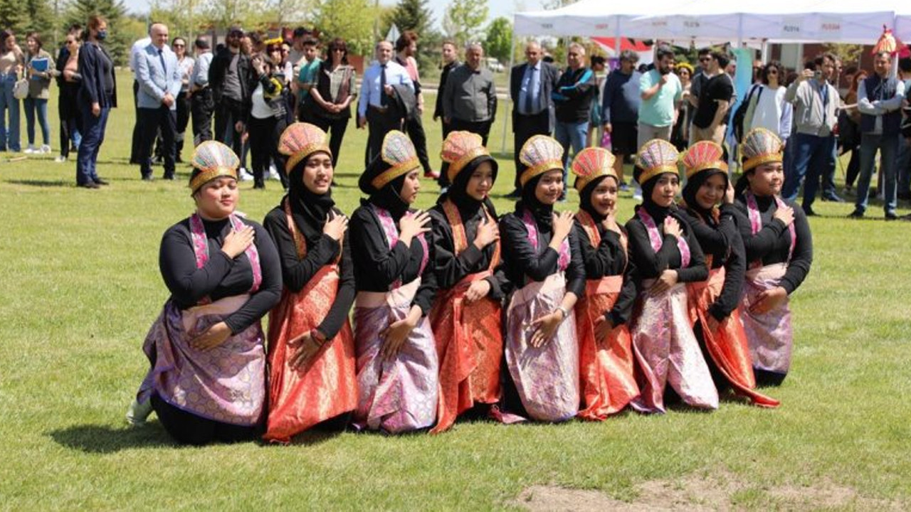 Valilik yasağına rağmen Eskişehir'de kültür festivali