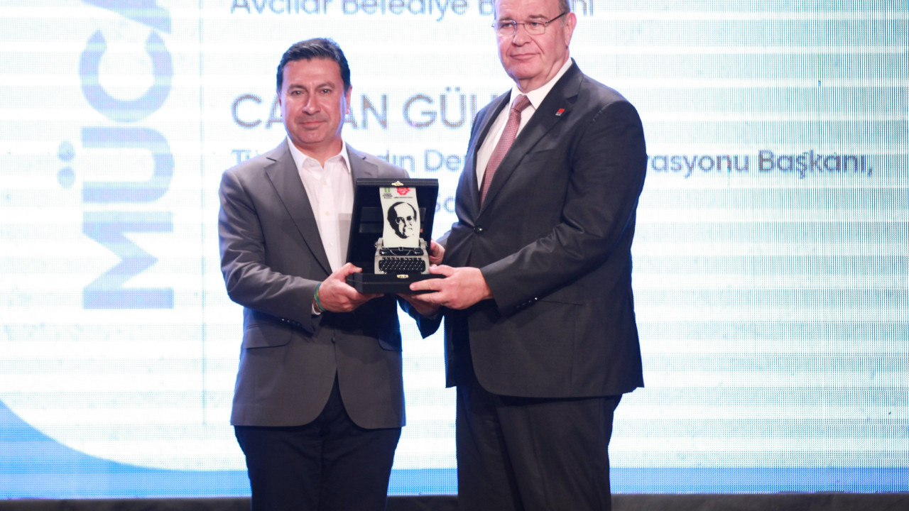 Bodrum Belediye Başkanı Ahmet Aras'a Yılın Mücadeleci Başkanı ödülü