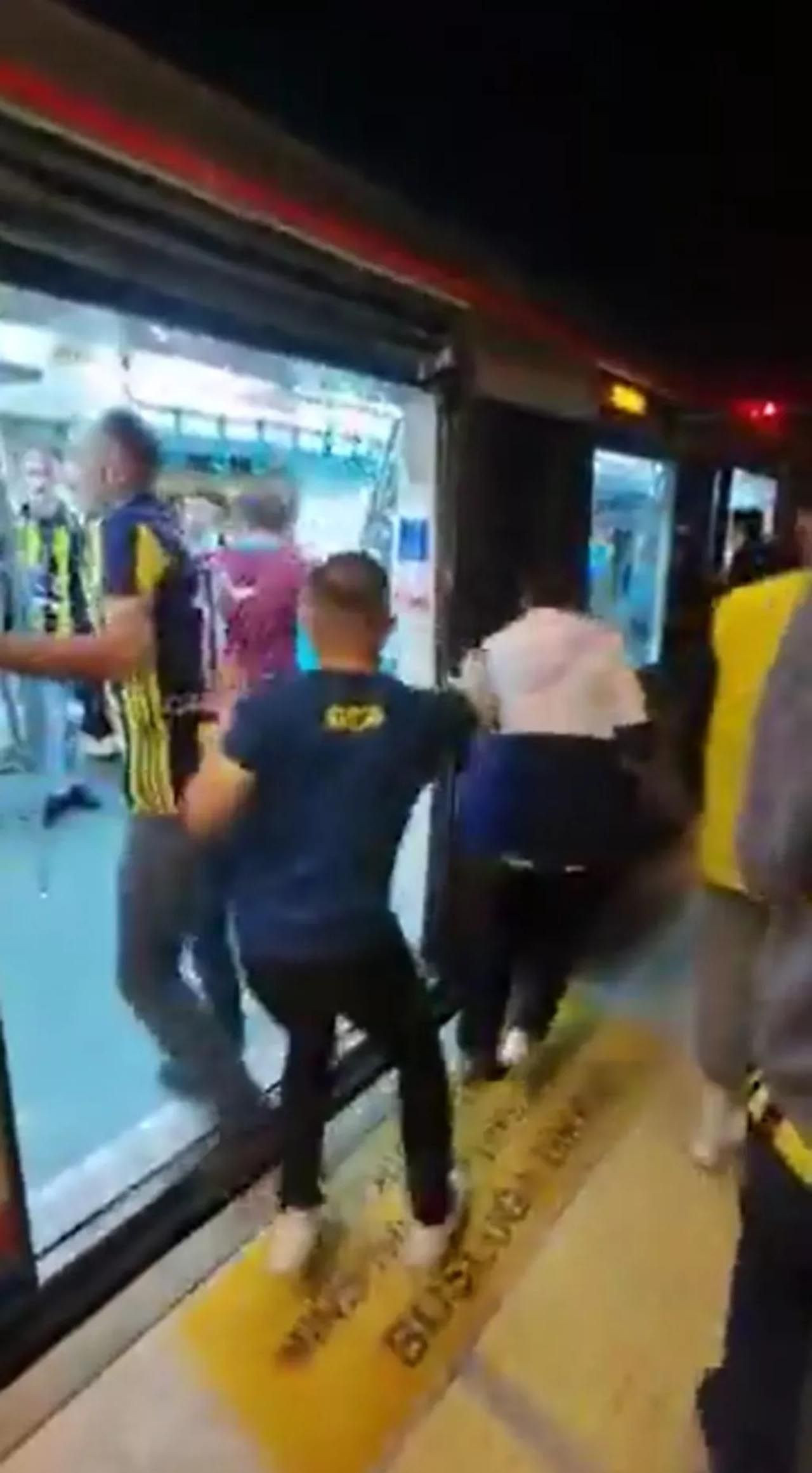 Fenerbahçeliler, Trabzonsporlulara saldırdı, Marmaray savaş alanına döndü - Resim: 2