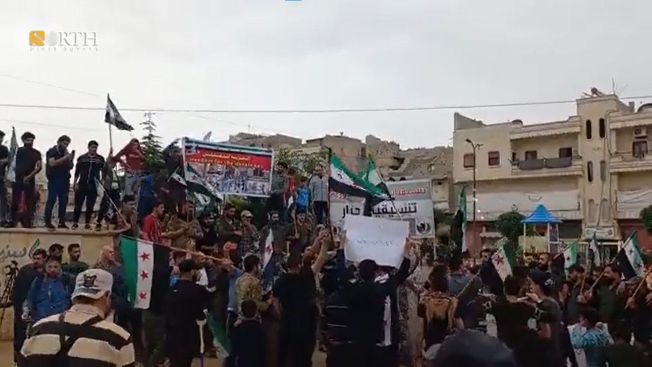 Suriye'de ''Türkiye'deki Suriyeliler geri dönmesin'' protestosu