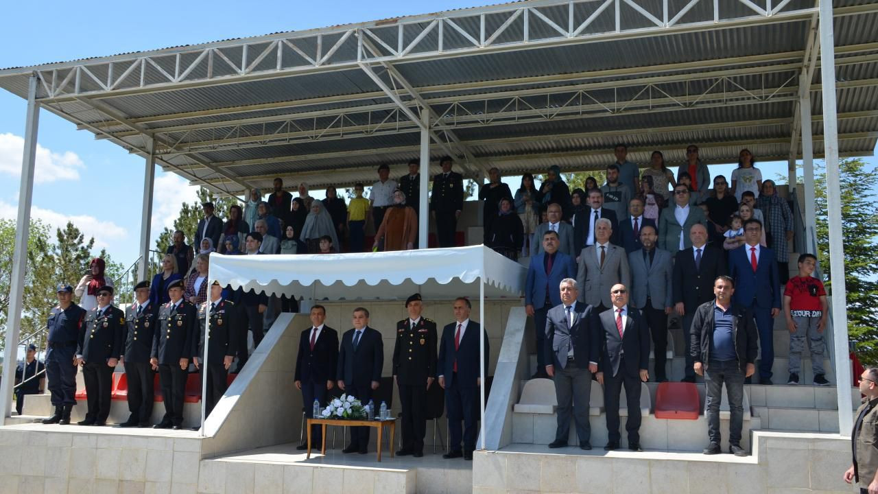 Bir günlüğüne de olsa asker oldular - Resim: 2