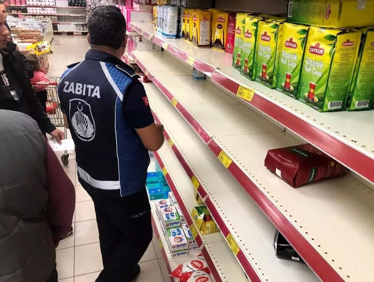 Zammın ''Z''si geldi raflar boşaldı! Zincir markette skandal görüntü - Resim: 3
