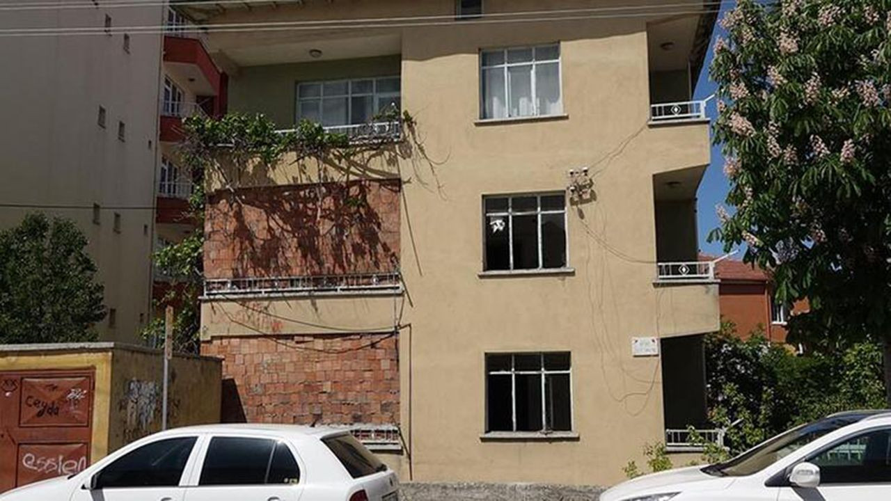 Çareyi balkonlara ve kapılara duvar örmekle buldular