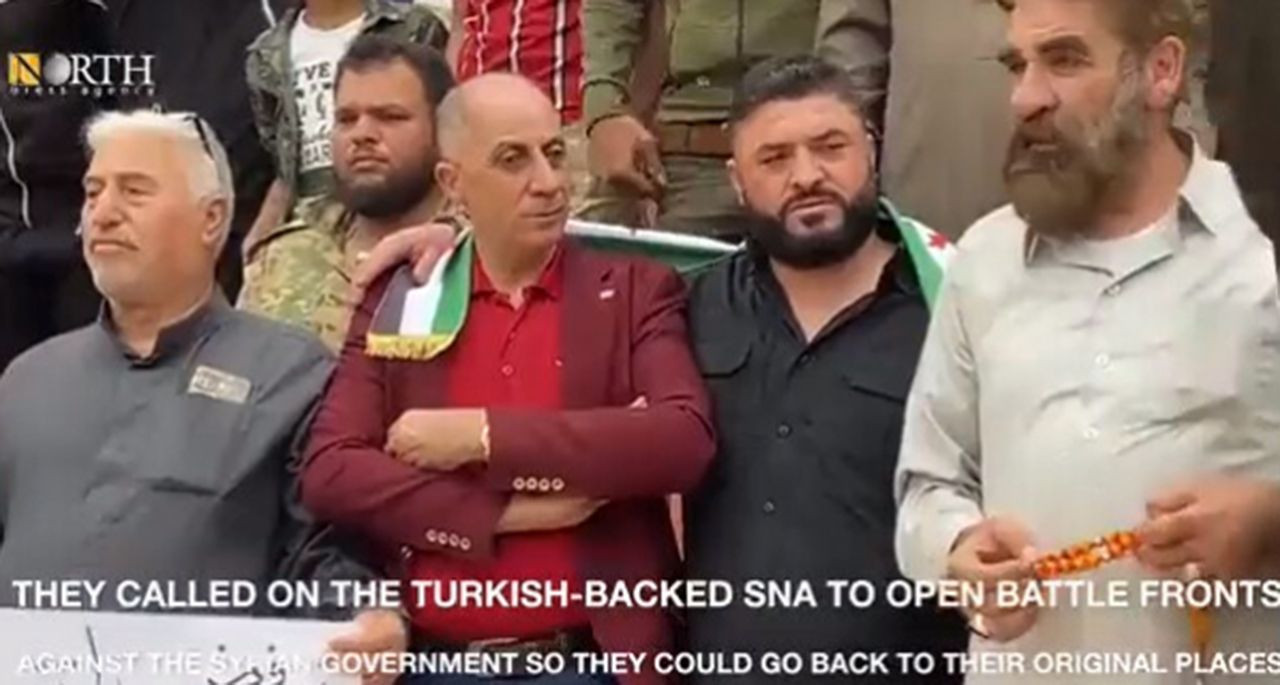 Suriye'de ''Türkiye'deki Suriyeliler geri dönmesin'' protestosu - Resim: 1
