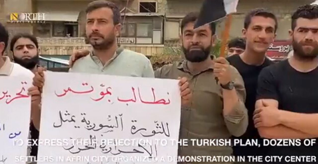 Suriye'de ''Türkiye'deki Suriyeliler geri dönmesin'' protestosu - Resim: 4