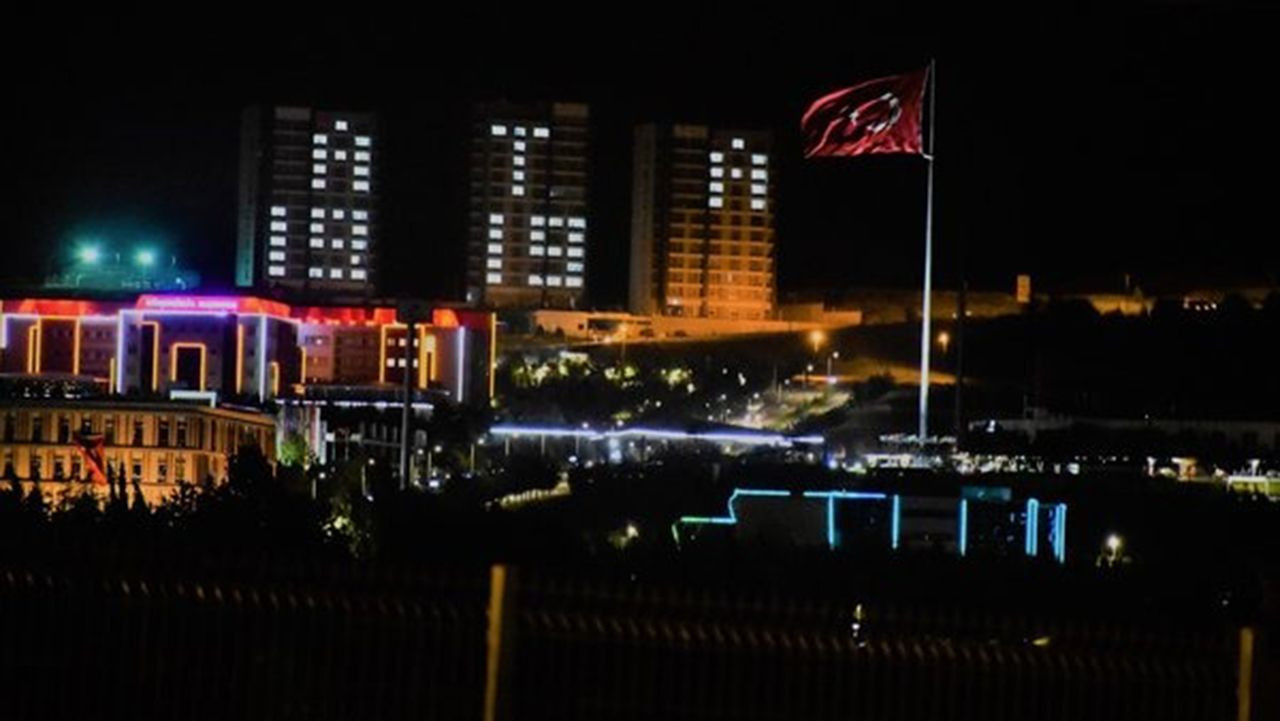 Bravo kızlar! Kız öğrenci yurdunda ağlatan ışık şovu - Resim: 2