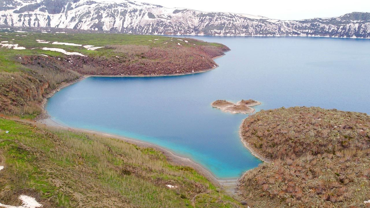 Türkiye'nin en büyük krater gölünde büyüleyen manzara - Resim: 1