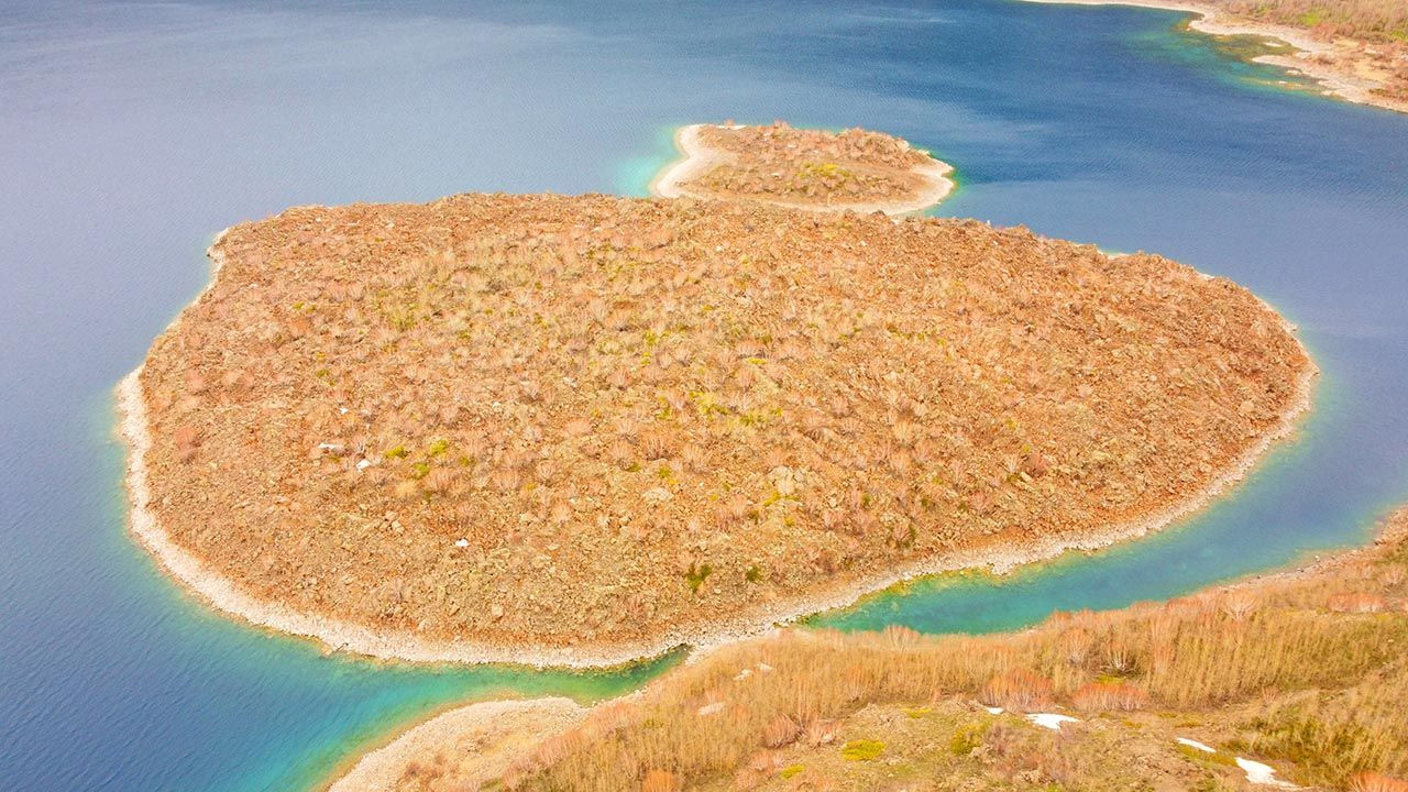 Türkiye'nin en büyük krater gölünde büyüleyen manzara - Resim: 2