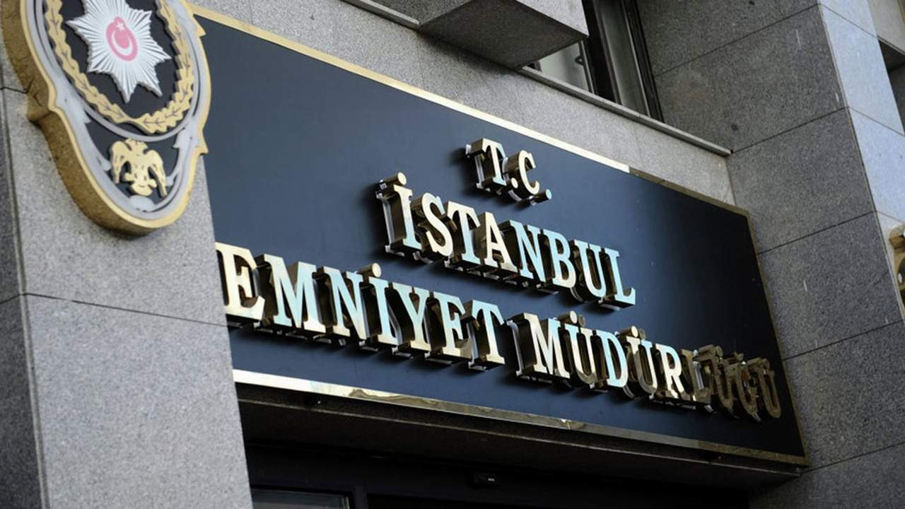İstanbul Emniyet Müdürlüğü önünde intihar girişimi
