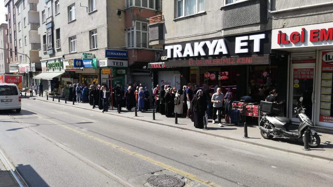 Yoksulluğun fotoğrafı İstanbul'da çekildi! Vatandaş ''ucuz et'' kuyruğunda