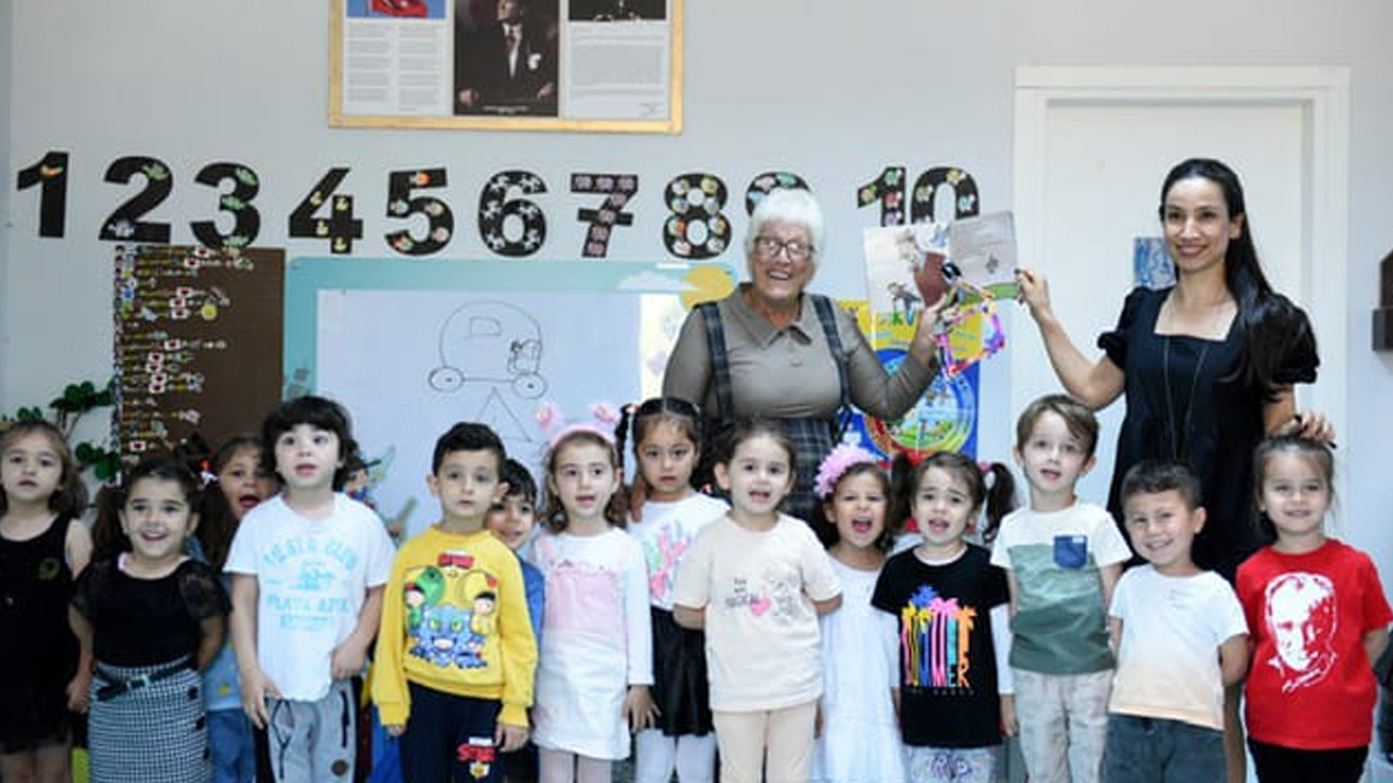 Muratpaşa'nın yaşlı Meclis üyelerinden çocuklara masallar