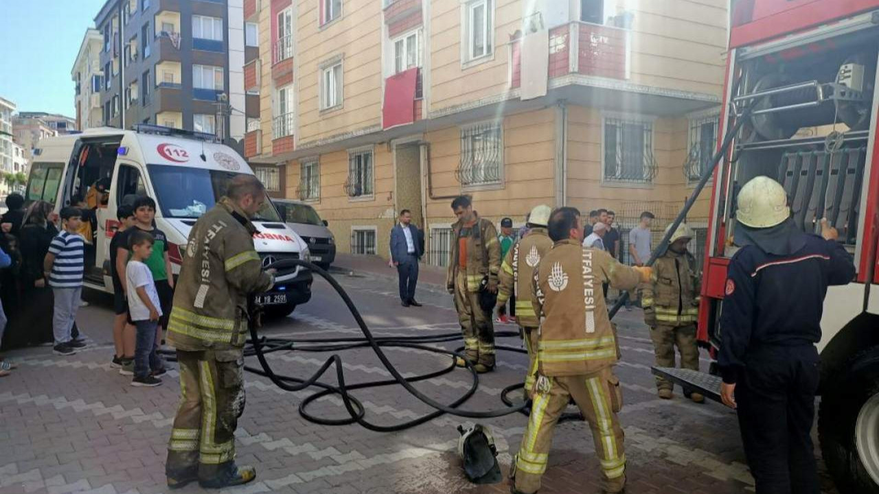 Esenyurt'ta can pazarı! Alevler binayı sardı