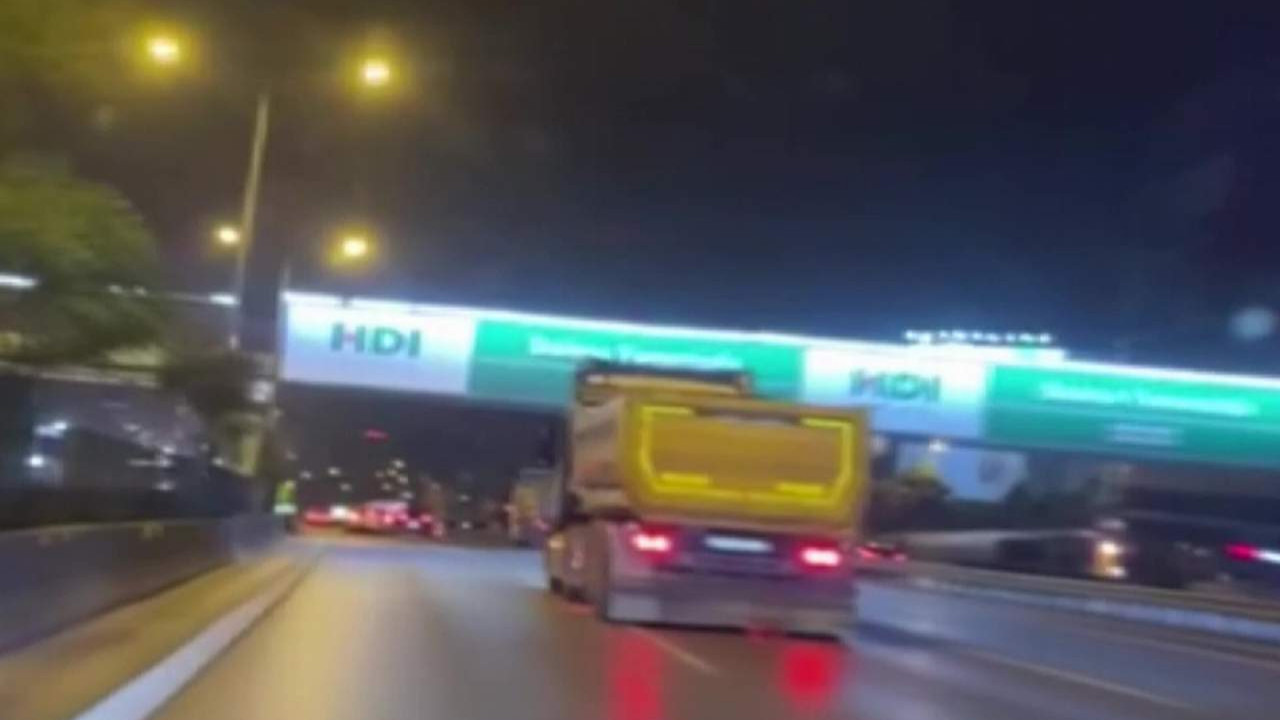 Maltepe'de hafriyat kamyonu makas atarak trafikte terör estirdi
