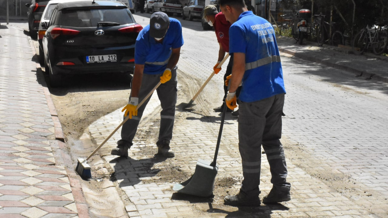 Edremit Belediyesi Fen İşleri çalışmaları devam ediyor