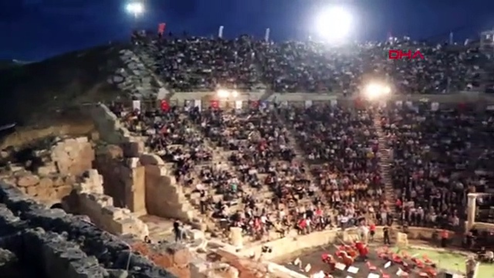 Türkiye'nin 1690 yıllık antik tiyatrosu yeniden halkla buluştu