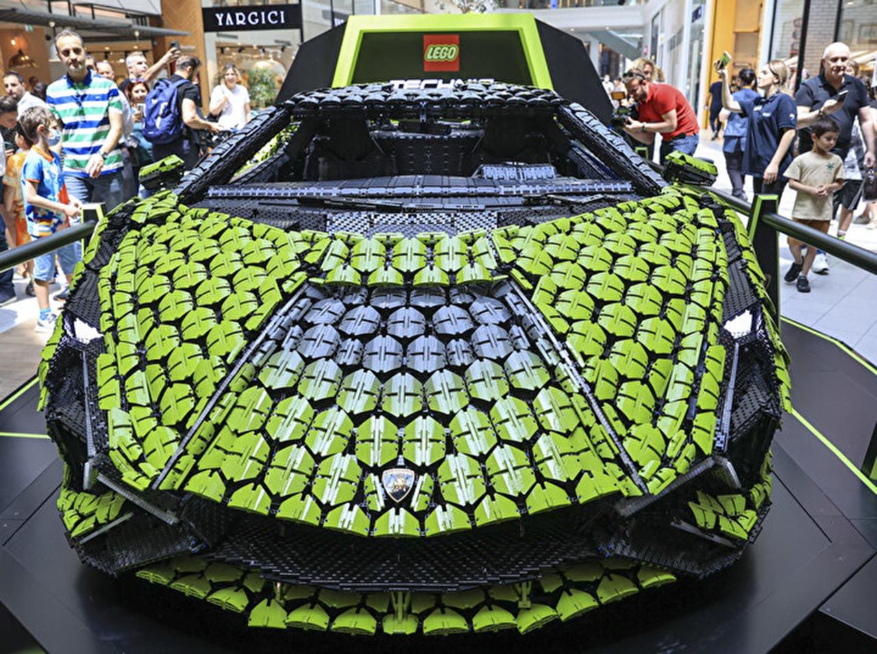 15 kişi 9 bin saatte yaptı! LEGO'nun gerçek boyutlu Lamborghini modeli İstanbul'da - Resim: 2
