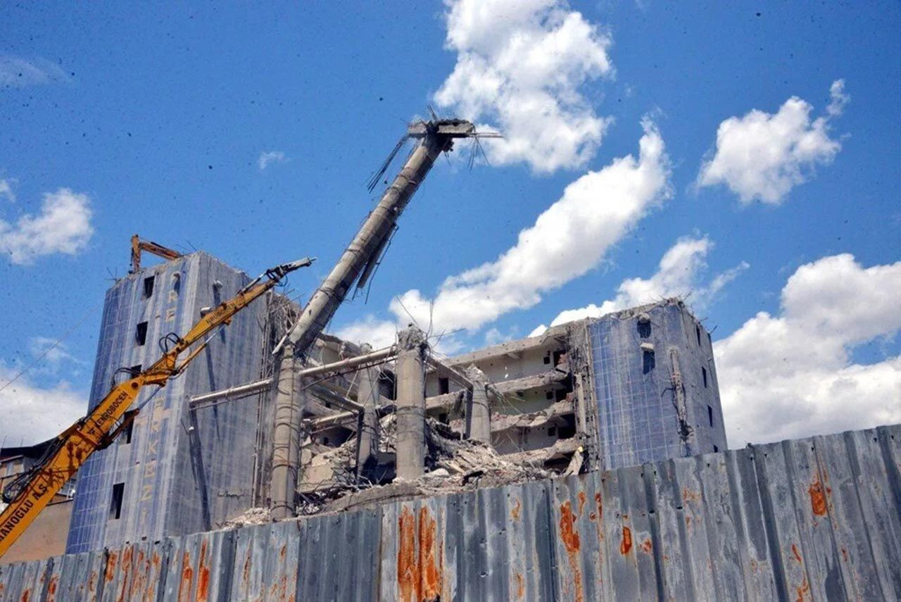 Türkiye'de bulunan ''Dünyanın en saçma binası''nın büyük bir bölümü yıkıldı - Resim: 3