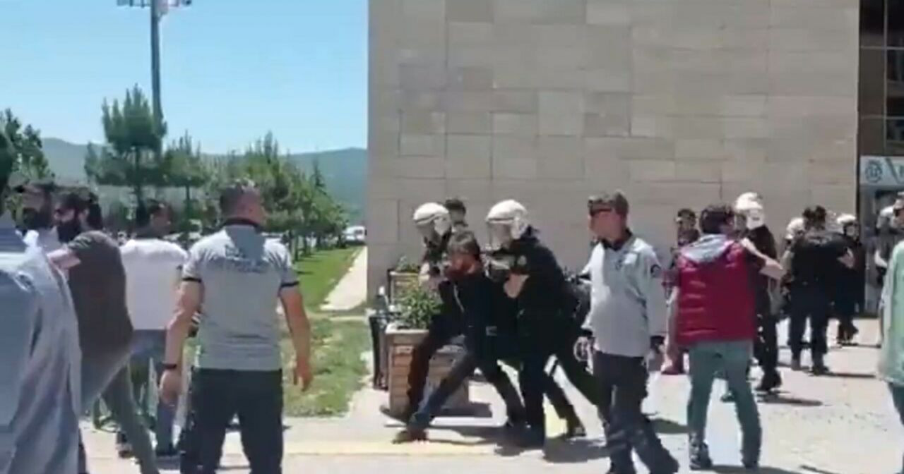 Üniversitede TÜGVA protestosunda 11 gözaltı - Resim: 2