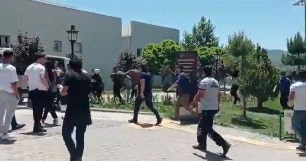Üniversitede TÜGVA protestosunda 11 gözaltı - Resim: 4
