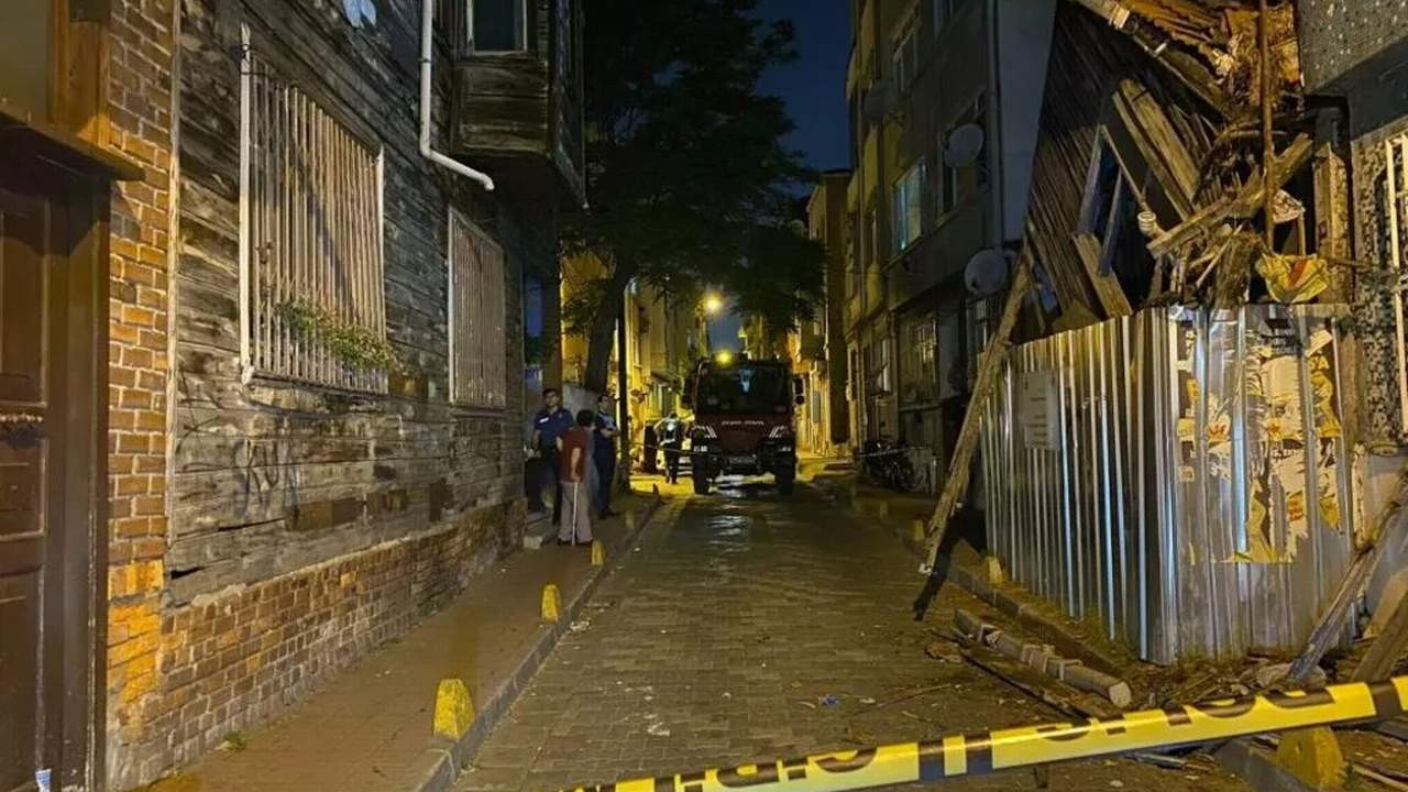 İstanbul'da 2 katlı bina çöktü