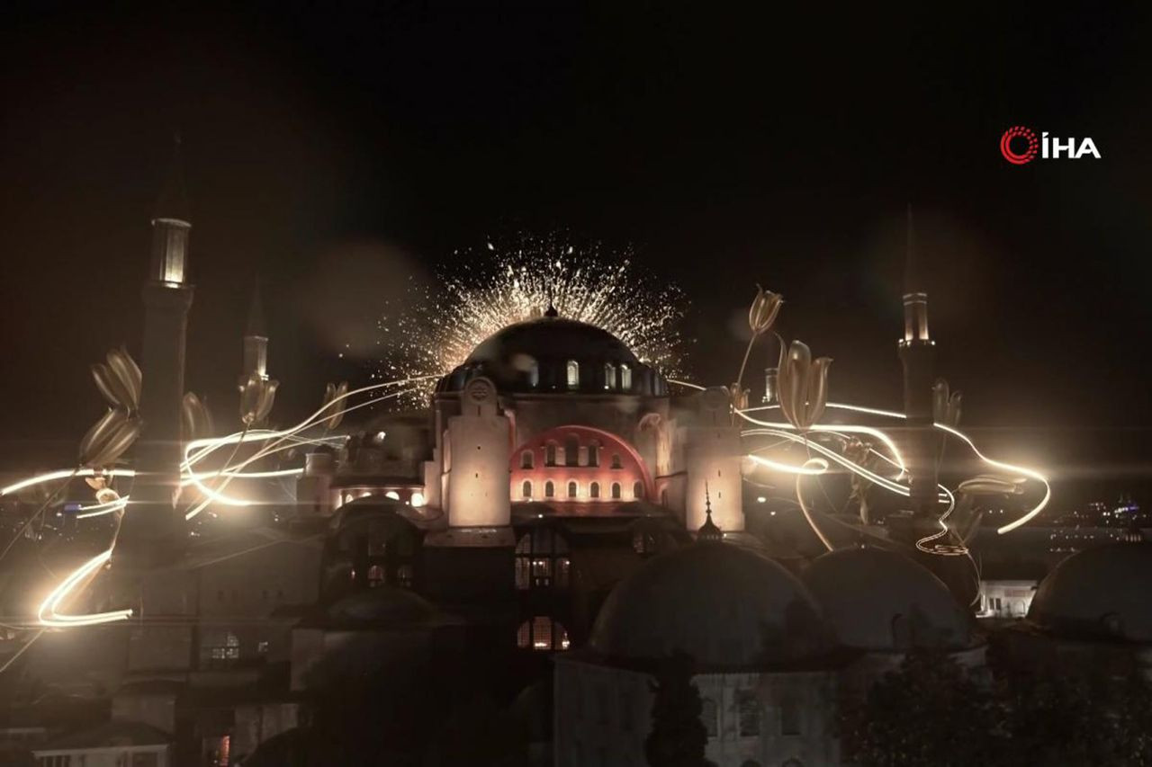 İstanbul'un fethi için Ayasofya'da nefes kesen gösteri - Resim: 1