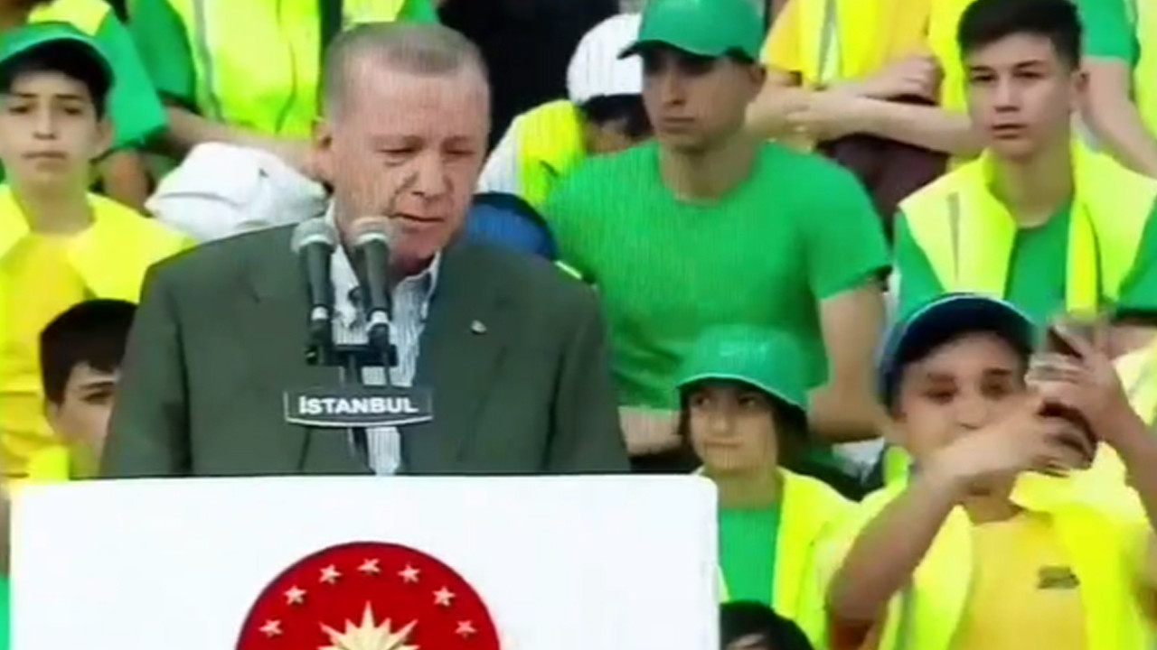 Erdoğan selfie çeken çocuğu böyle uyardı