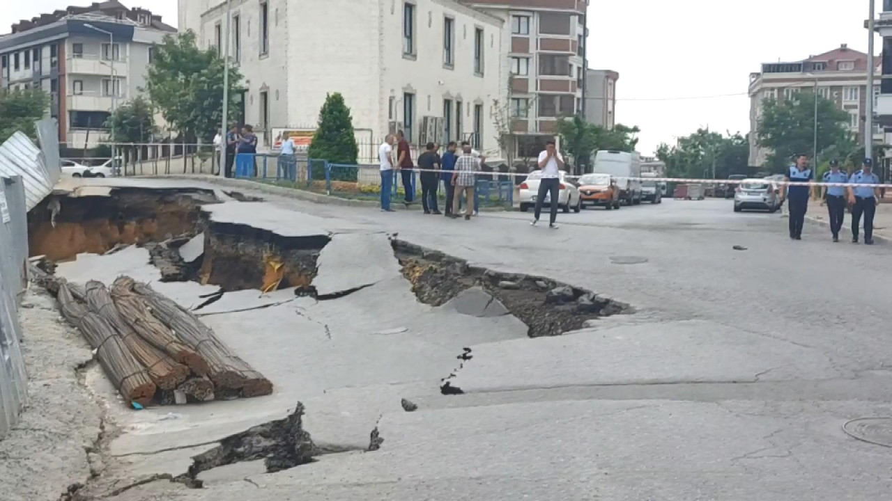 İstanbul'da yol çöktü