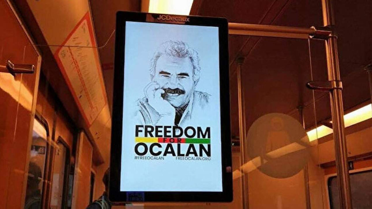 Bebek katili Öcalan'ın resimlerini metrolara astılar
