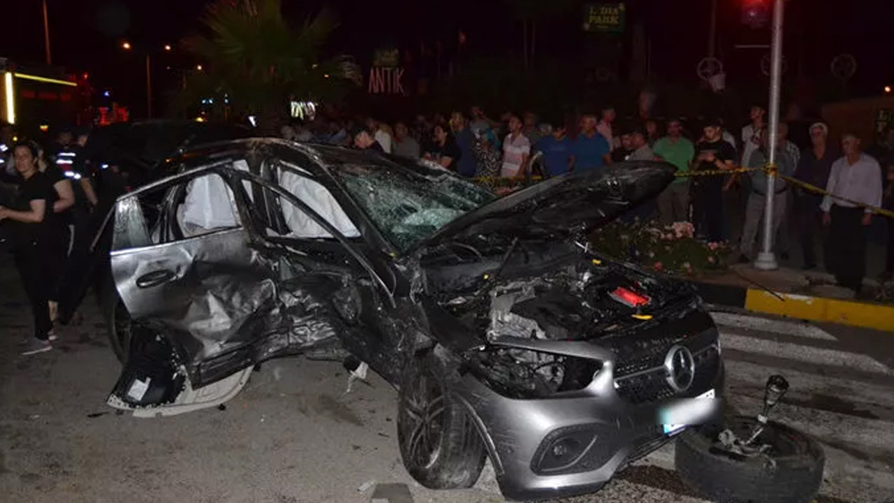 Araçlar hurdaya çeviren kaza: 1 ölü, 6 yaralı
