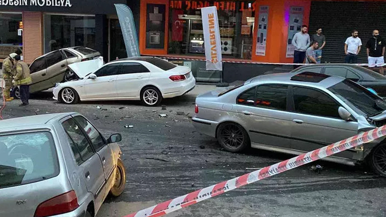 İstanbul'da feci kaza! Ortalık savaş alanına döndü