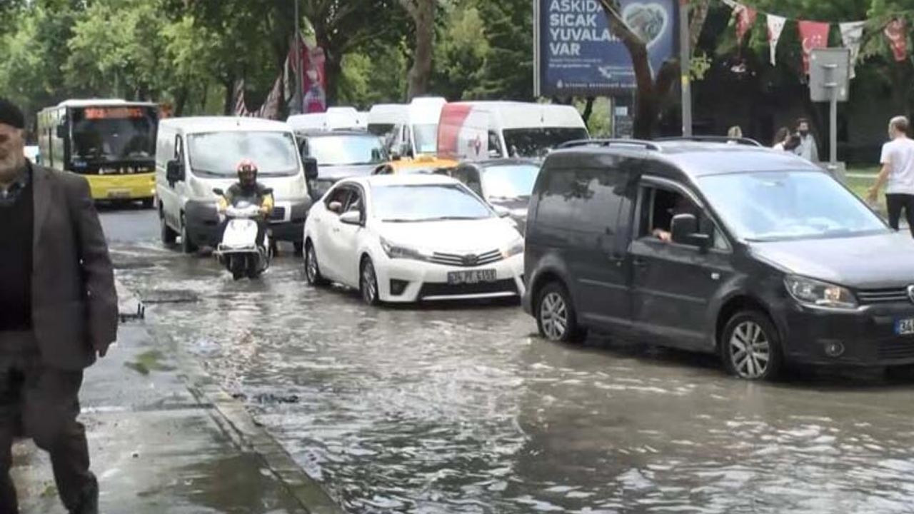 İstanbul'da dikkat çeken görüntü: Yağmur sonrası göle döndü