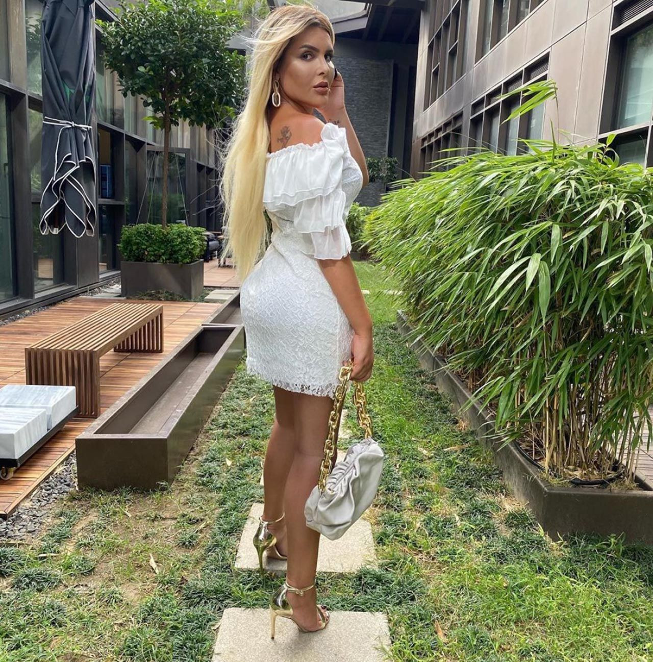 13 kilo veren Selin Ciğerci'den bikinili poz - Resim: 2